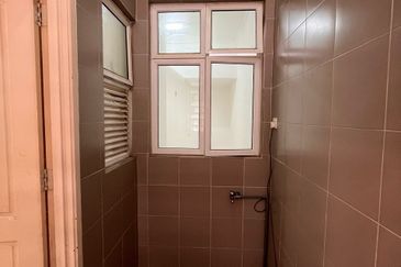 Triple Storey Superlink House Setia Alam ( Anjung Sari)  for Sale 