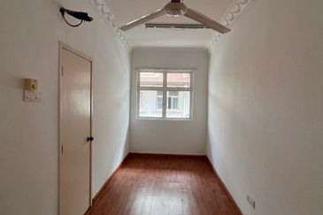 Triple Storey Superlink House Setia Alam ( Anjung Sari)  for Sale 