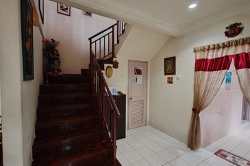 Jalan Anggerik Tania