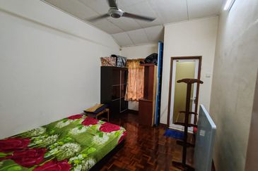 Jalan Anggerik Tania