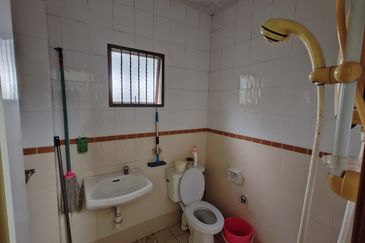 Jalan Anggerik Tania