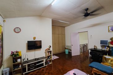 Jalan Anggerik Tania