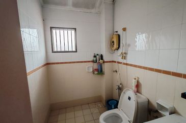 Jalan Anggerik Tania