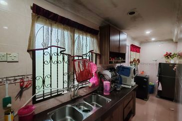 Jalan Anggerik Tania