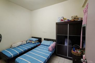 Jalan Anggerik Tania