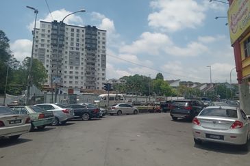 Pusat Perdagangan Seri Kembangan