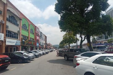 Pusat Perdagangan Seri Kembangan