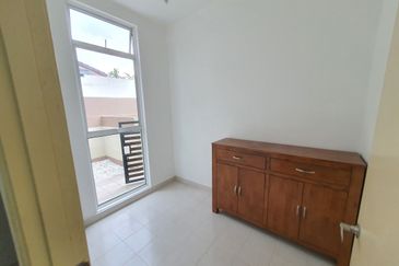 Avenue 6, Bandar Tun Hussein Onn