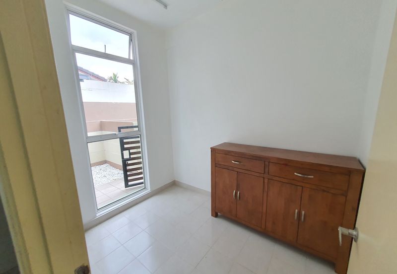 Avenue 6, Bandar Tun Hussein Onn