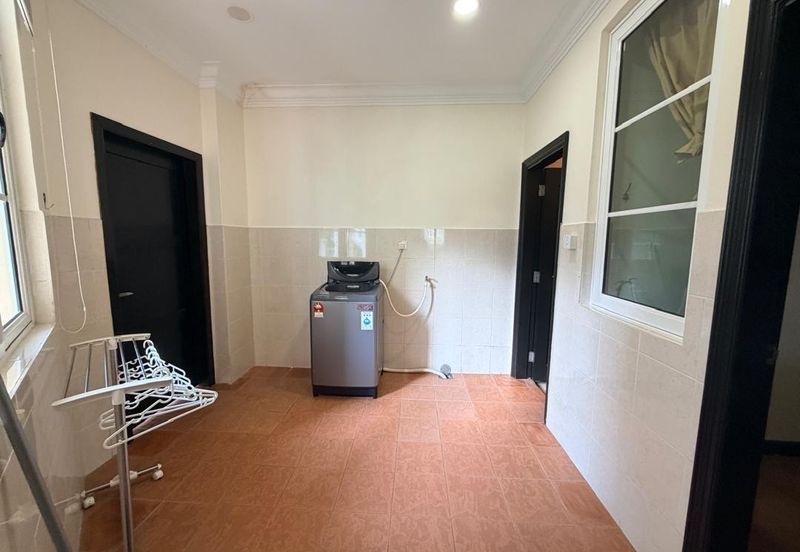 Kiara Peak (Puncak Kiara)