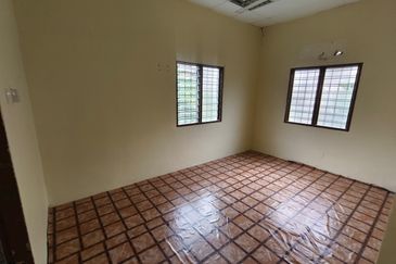 Bunglow - Commercial Potential: PJ Newton, Jalan Canggai