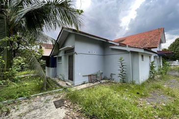 Bunglow - Commercial Potential: PJ Newton, Jalan Canggai