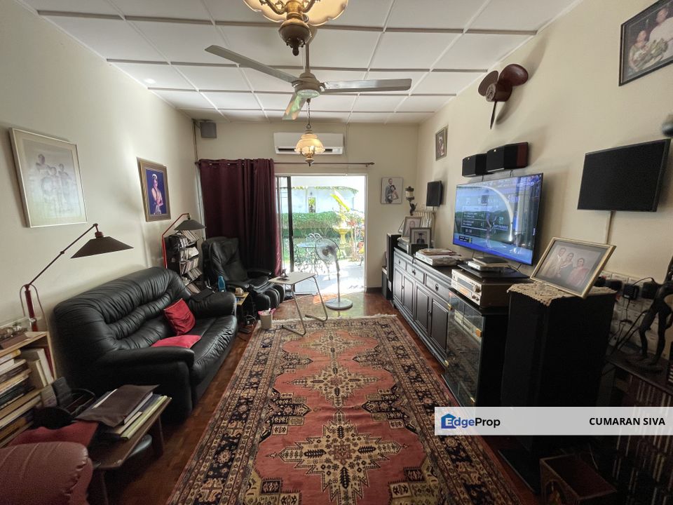 Gasing Hill - Awake to the melodious chorus of birds, Selangor, Petaling Jaya