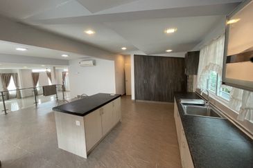 Jalan Lengkongan Jenjarom 