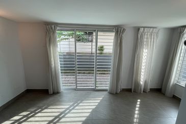 Jalan Lengkongan Jenjarom 