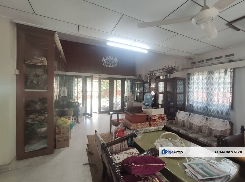 Bunglow in a quiet neighbourhood, ready for your remodelling, Selangor, Petaling Jaya