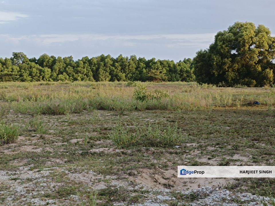 SEMENYIH HI-TECH, FREEHOLD, ZONED INDUSTRIAL AT RM 23.50 PSFT. WITH INFRA, ROAD, TNB, JBA. NEXT TO FACTORIES & GOOD ACCESS BY HIGHWAYS- 019-2664083., Selangor, Semenyih