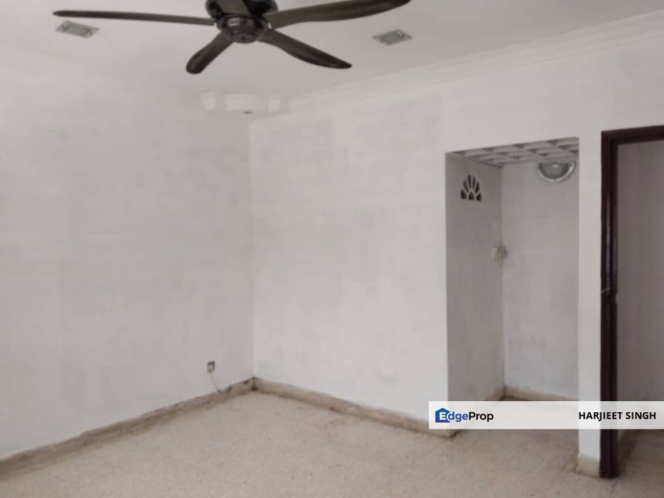 SELAYANG BANDAR BARU, MELOR APARTMENT 3 ROOMS 2 BATH(NON BUMI UNIT) 2ND FLOOR. GOOD CONDITION, NEAR SCHOOLS, SHOPS, TRANSPORT, HIGHWAYS. 019- 2664083., Selangor, Selayang