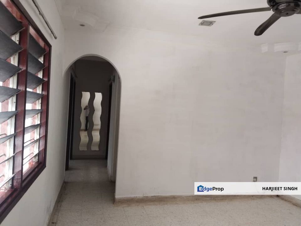 SELAYANG BANDAR BARU, MELOR APARTMENT 3 ROOMS 2 BATH(NON BUMI UNIT) 2ND FLOOR. GOOD CONDITION, NEAR SCHOOLS, SHOPS, TRANSPORT, HIGHWAYS. 019- 2664083., Selangor, Selayang