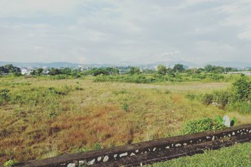 PRIME RAWANG FREEHOLD & MAINROAD POTENTIAL INDUSTRIAL LAND, NEAR PERODUA WITH GOOD ACCESS TO HIGHWAYS AND PORTS.