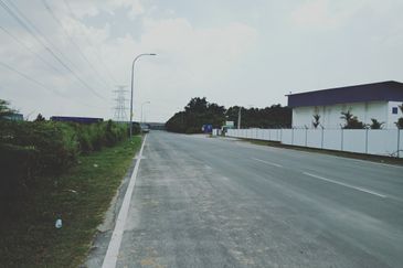 PRIME RAWANG FREEHOLD & MAINROAD POTENTIAL INDUSTRIAL LAND, NEAR PERODUA WITH GOOD ACCESS TO HIGHWAYS AND PORTS.