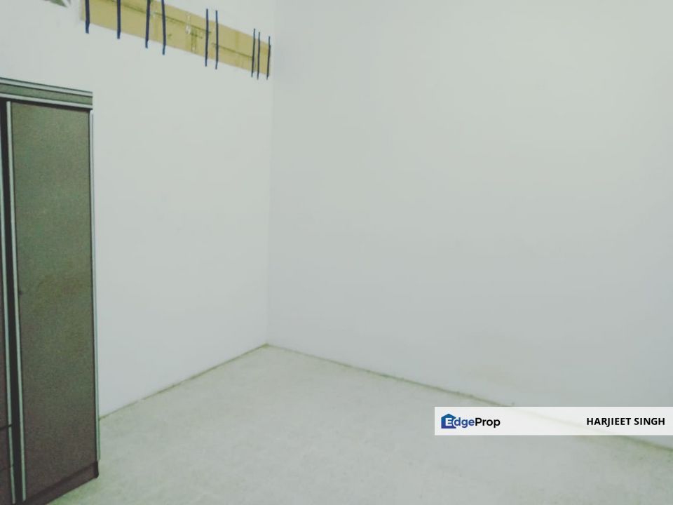 SS 2 PETALING JAYA, NEAR BAHAGIA LRT STATION AND CHOW YANG. FREEHOLD GOOD CONDITION & EASY ACCESS TO LDP, NKVE, SPRINT, FEDERAL HIGHWAY & LRT., Selangor, Petaling Jaya