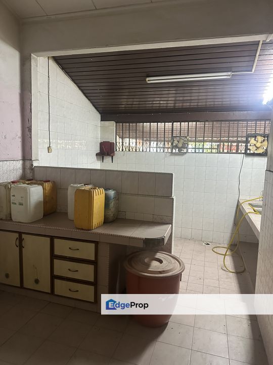 Freehold 1 & 1/2 storey terrace house for sale near pasar pagi, field, primary school and secondary school, Kuala Lumpur, Kepong