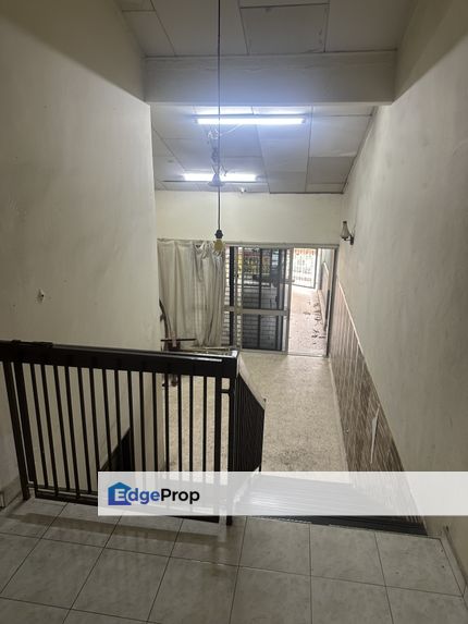 Freehold 1 & 1/2 storey terrace house for sale near pasar pagi, field, primary school and secondary school, Kuala Lumpur, Kepong
