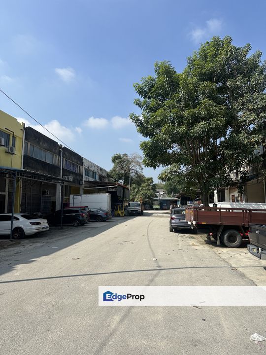 Freehold 1.5 storey link factory at Taman Sri Ehsan, Kuala Lumpur, Kepong