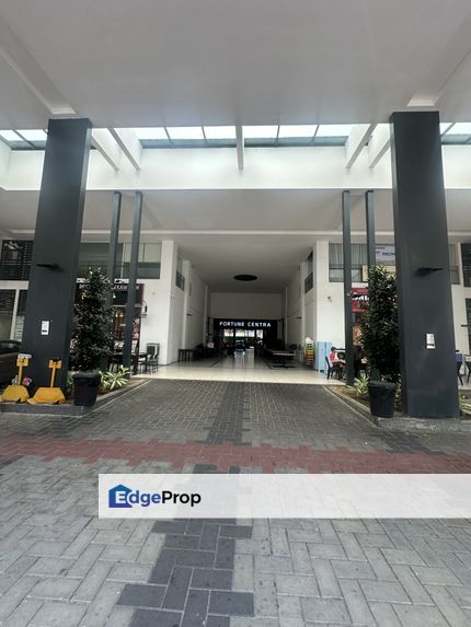 2 storey shop facing main road and ample carpark , Kuala Lumpur, Kepong