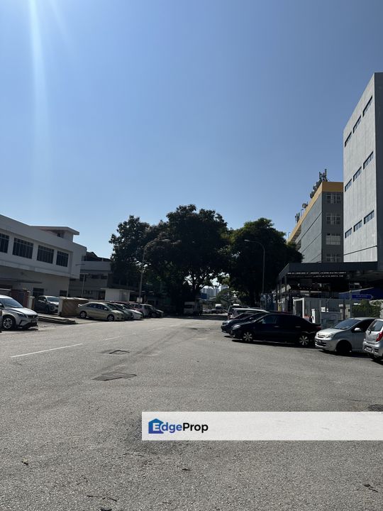 Detached factory for rent with ample carpark and nice area, Kuala Lumpur, Kepong