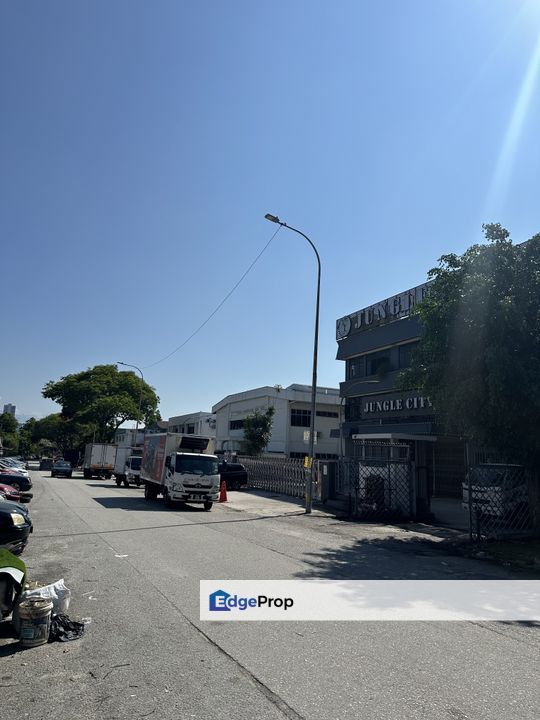 Detached factory for rent with ample carpark and nice area, Kuala Lumpur, Kepong