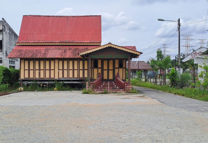  TANAH  BANDAR MELAKA UNTUK  DIJUAL- RUMAH KAMPUNG