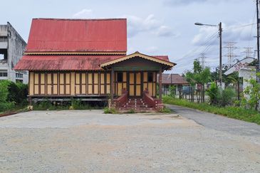  TANAH  BANDAR MELAKA UNTUK  DIJUAL- RUMAH KAMPUNG