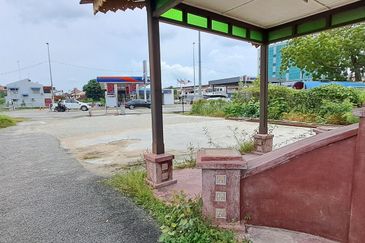  TANAH  BANDAR MELAKA UNTUK  DIJUAL- RUMAH KAMPUNG