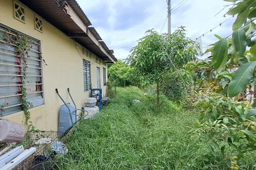  TANAH  BANDAR MELAKA UNTUK  DIJUAL- RUMAH KAMPUNG