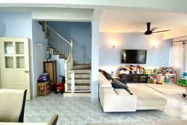 End Lot Double Storey Jalan Akuamarin Seksyen 7 Shah Alam