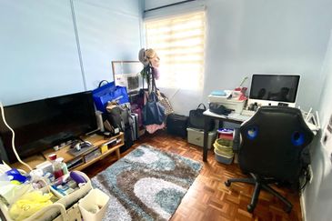 End Lot Double Storey Jalan Akuamarin Seksyen 7 Shah Alam