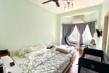 End Lot Double Storey Jalan Akuamarin Seksyen 7 Shah Alam