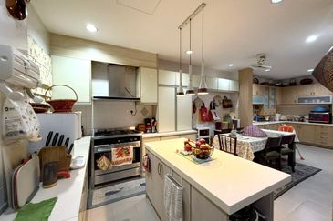 Renovated 2.5 Storey Semi-D @ Seksyen 7 Shah Alam