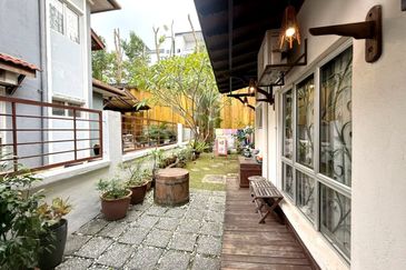 Renovated 2.5 Storey Semi-D @ Seksyen 7 Shah Alam