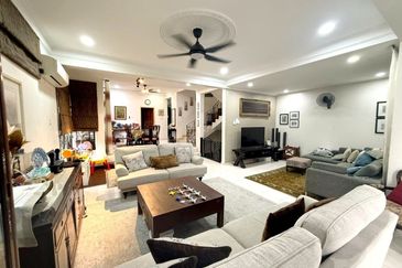 Renovated 2.5 Storey Semi-D @ Seksyen 7 Shah Alam