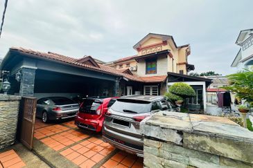 Facing Open with Extra Land 2.5 Storey Semi D Ukay Perdana Ampang