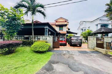 Facing Open with Extra Land 2.5 Storey Semi D Ukay Perdana Ampang