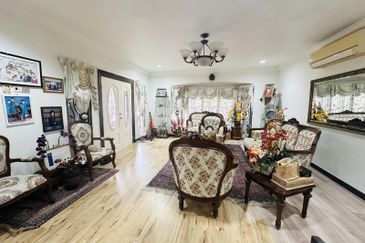 Facing Open with Extra Land 2.5 Storey Semi D Ukay Perdana Ampang