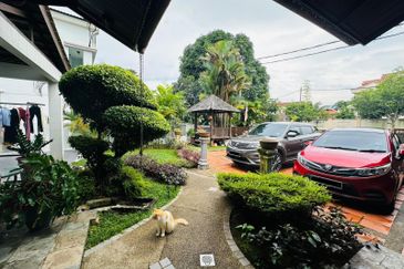 Facing Open with Extra Land 2.5 Storey Semi D Ukay Perdana Ampang