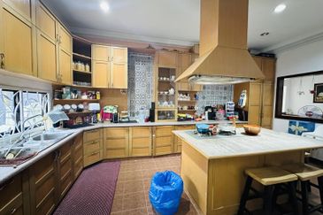 Facing Open with Extra Land 2.5 Storey Semi D Ukay Perdana Ampang