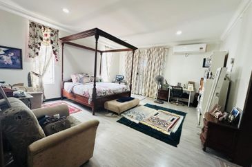 Facing Open with Extra Land 2.5 Storey Semi D Ukay Perdana Ampang