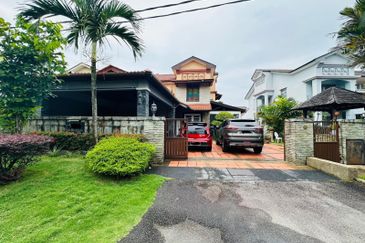 Facing Open with Extra Land 2.5 Storey Semi D Ukay Perdana Ampang