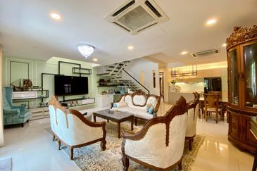 Renovated! Corner Lot 2.5 Storey Seksyen 16 @ Shah Alam